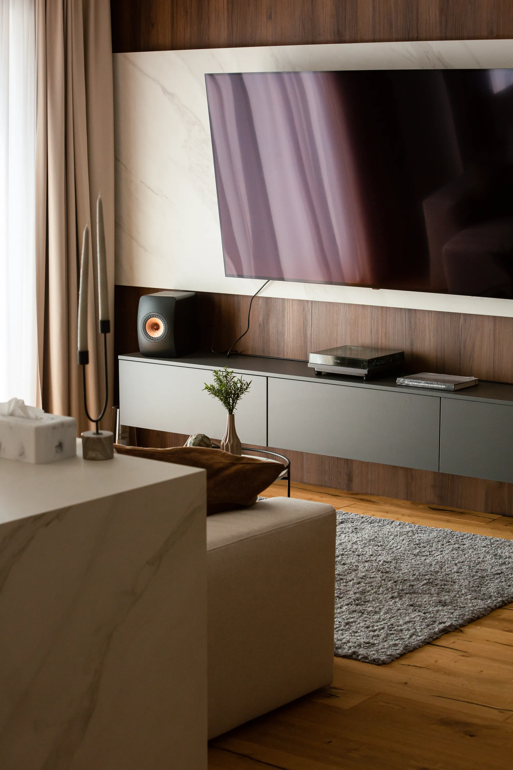 Wood & Cream Apartment