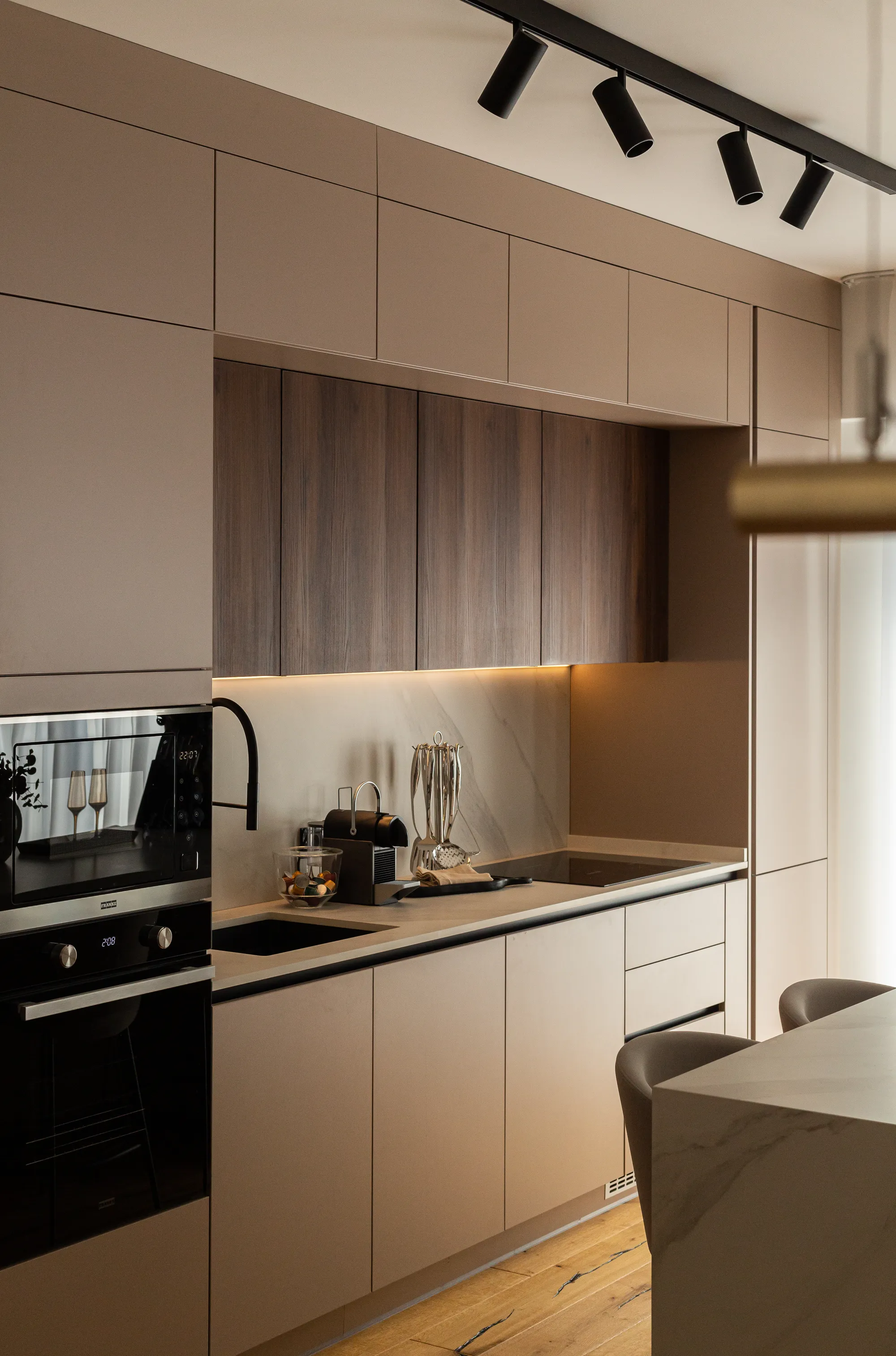 Wood & Cream Apartment