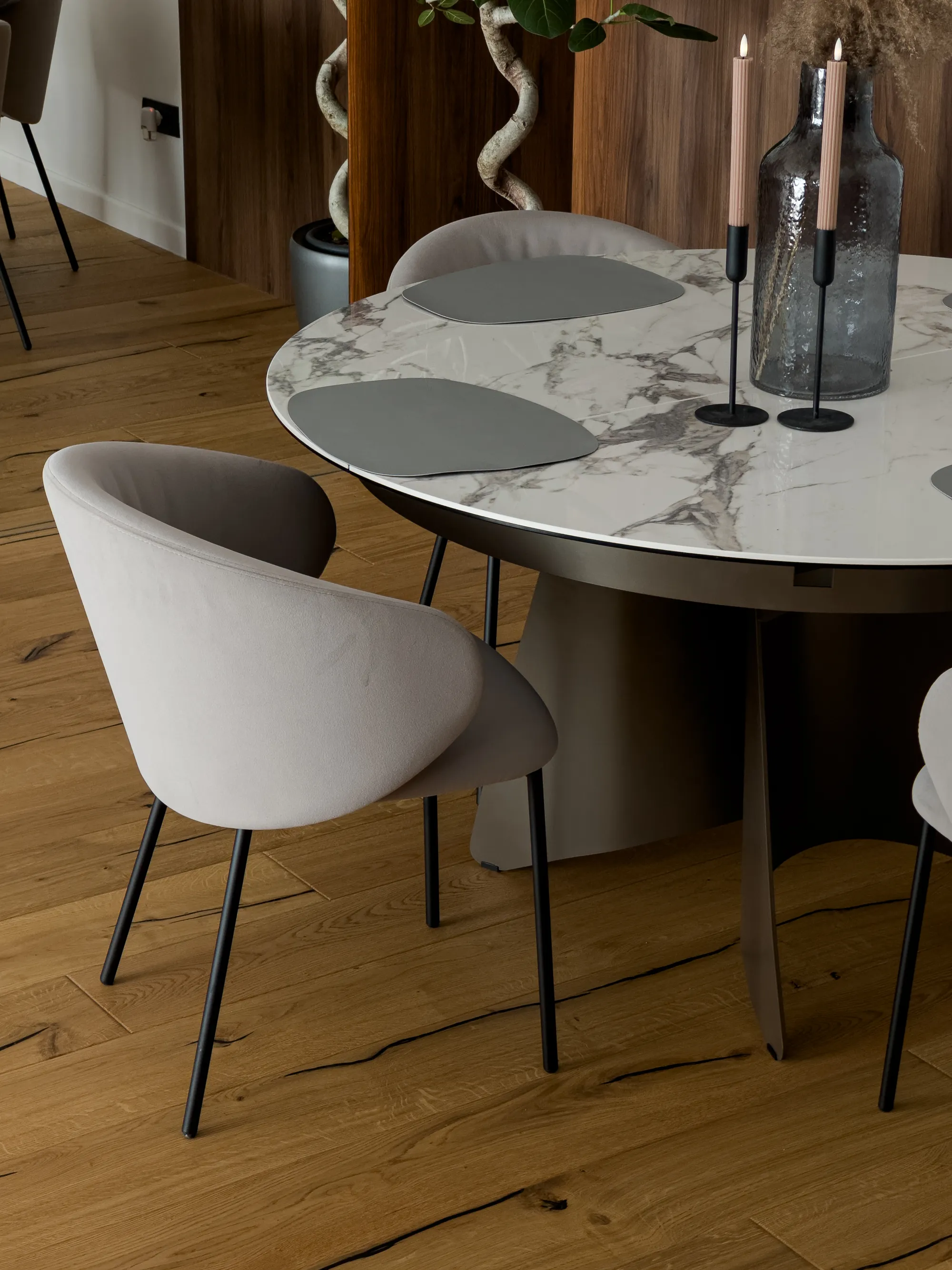 Wood & Cream Apartment — Bucharest