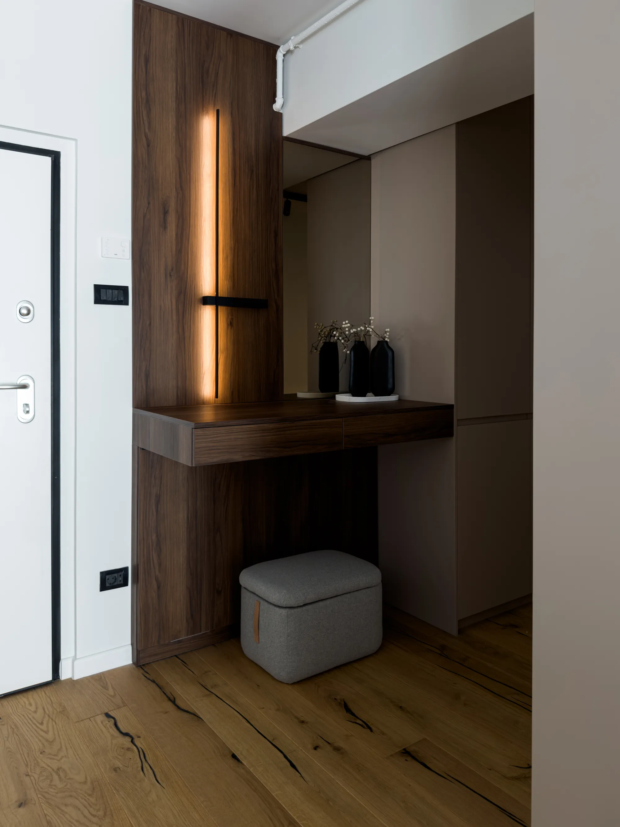 Wood & Cream Apartment — Bucharest