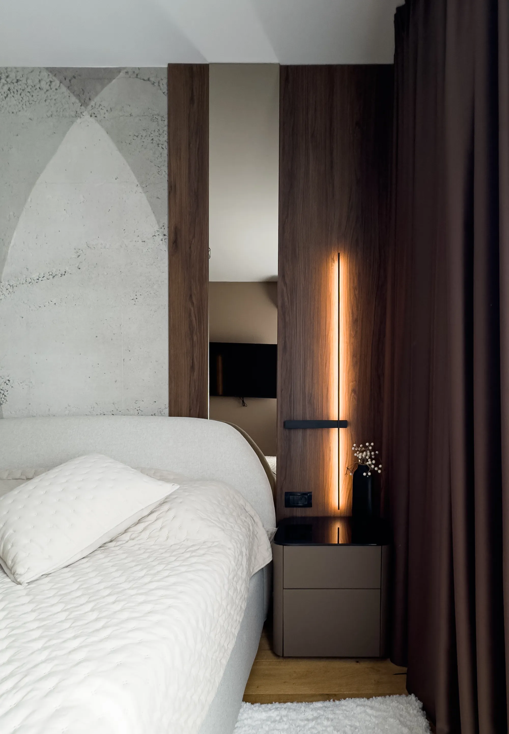 Wood & Cream Apartment — Bucharest